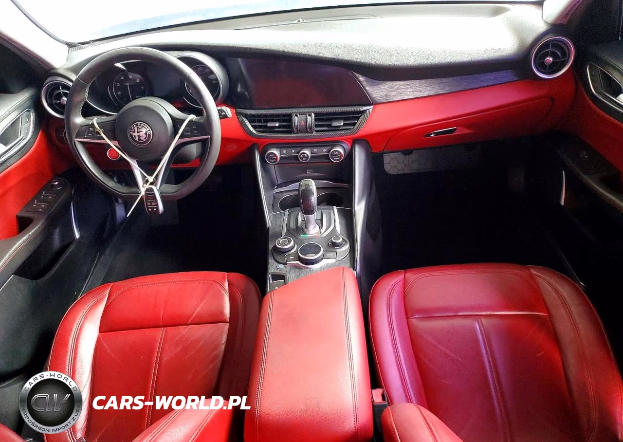 2018 Alfa Romeo Giulia VIN:ZARFAEBN1J7593122 - 8