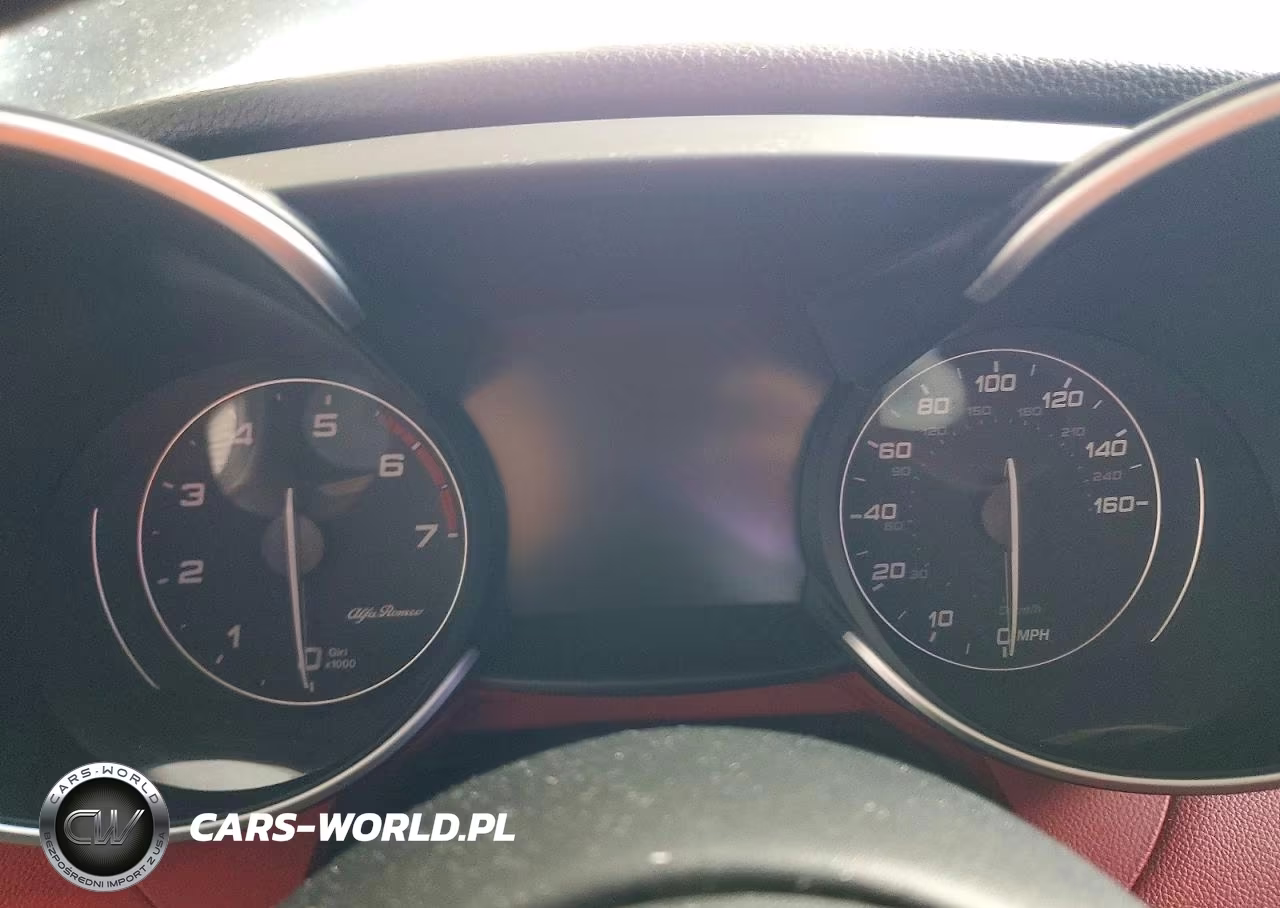 2018 Alfa Romeo Giulia VIN:ZARFAEBN1J7593122 - 9