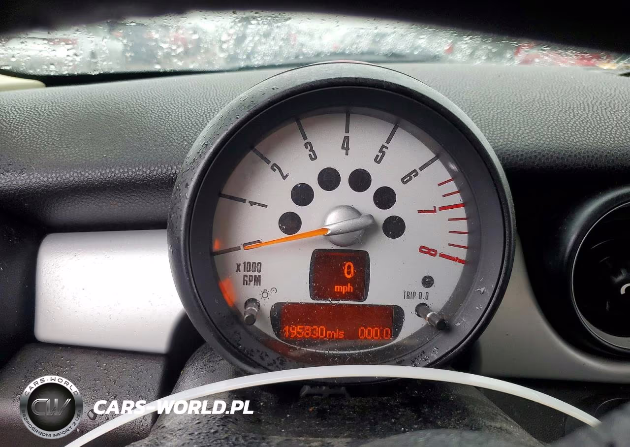 2013 Mini Cooper VIN:WMWSU3C54DT370925 - 9