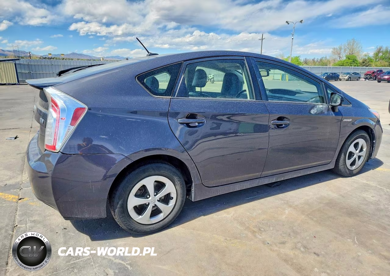 2014 Toyota Prius Four VIN:JTDKN3DU9E1779845 - 3