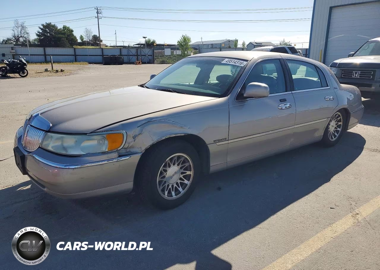2001 Lincoln Town Car Signature