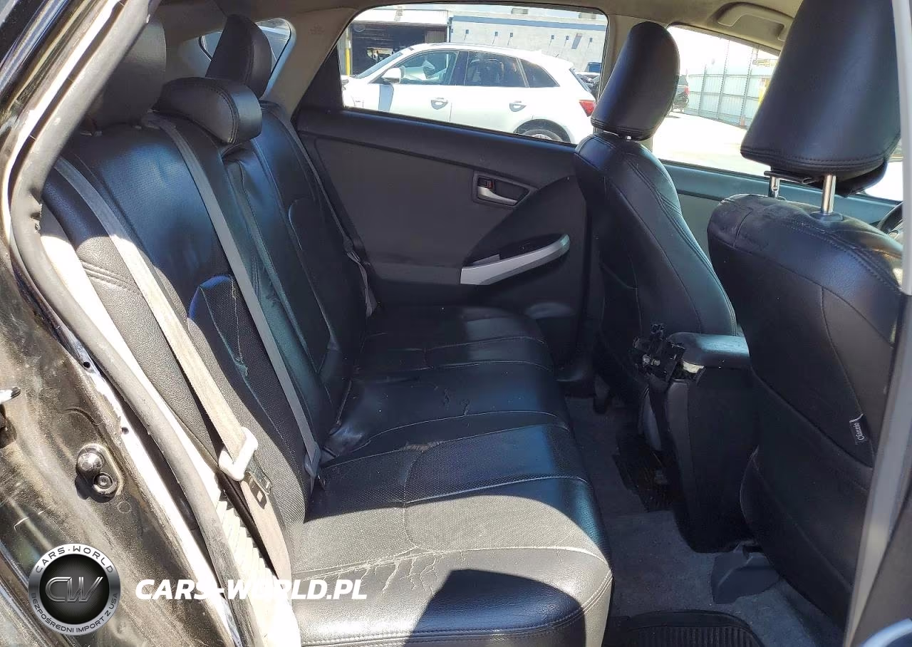 2015 Toyota Prius Two VIN:JTDKN3DU3F1916473 - 10