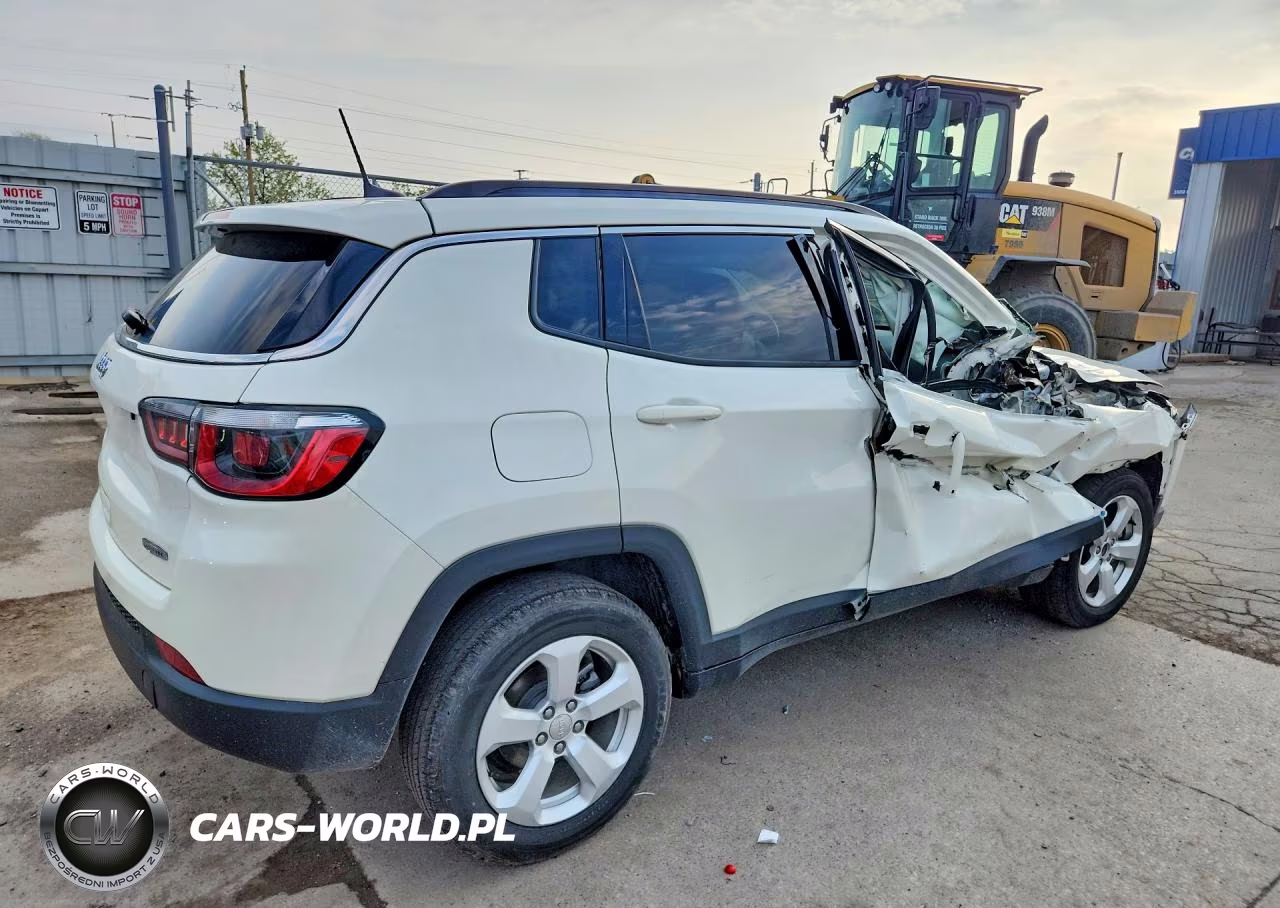 2018 Jeep Compass Latitude VIN:3C4NJDBB9JT259017 - 3