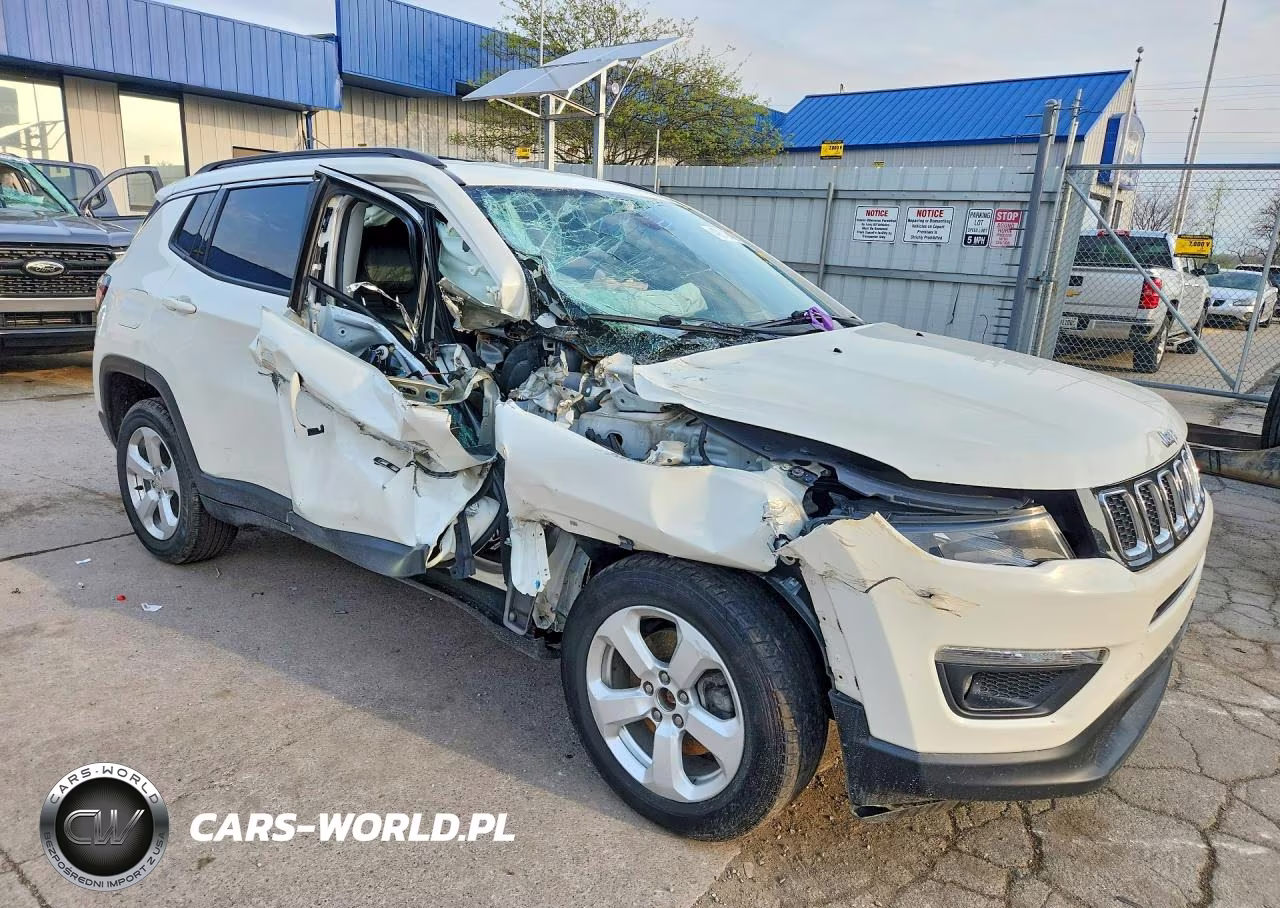 2018 Jeep Compass Latitude VIN:3C4NJDBB9JT259017 - 4