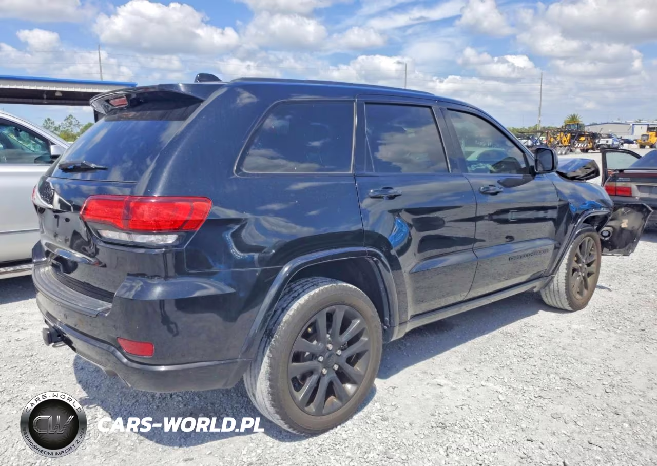 2020 Jeep Grand Cherokee Laredo VIN:1C4RJEAG9LC211858 - 3