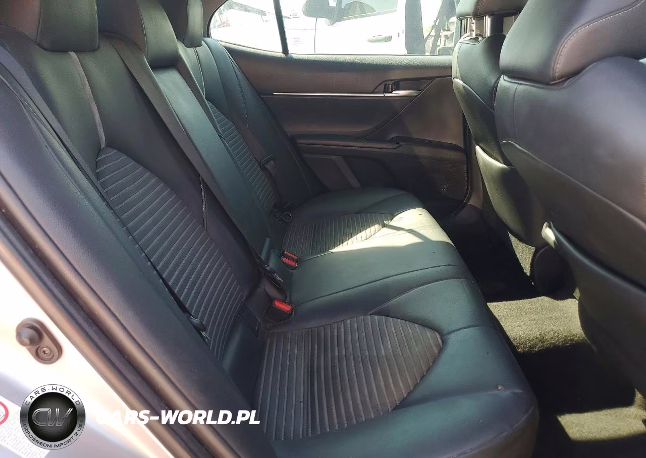 2018 Toyota Camry Se VIN:4T1B11HK5JU589683 - 10