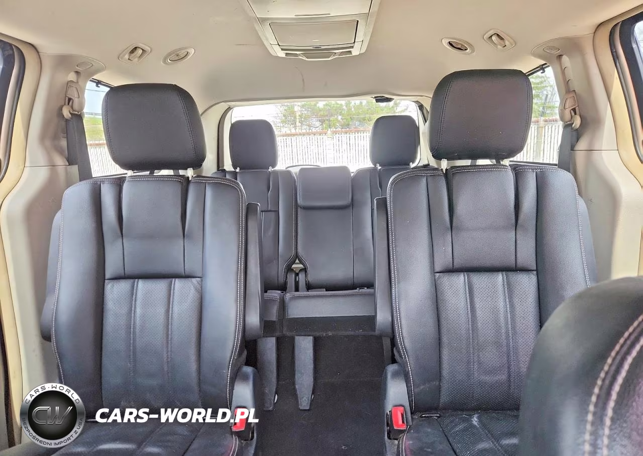 2015 Chrysler Town & Country Touring L VIN:2C4RC1CG0FR729711 - 10