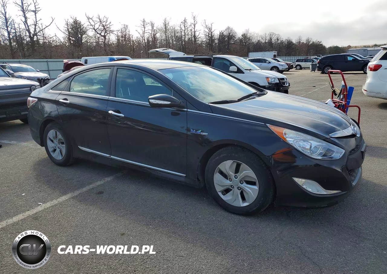 2015 Hyundai Sonata Hybrid Base VIN:KMHEC4A49FA133036 - 4