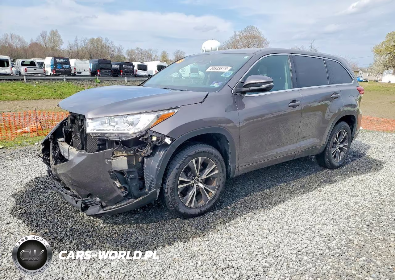 2017 Toyota Highlander Le – zdjęcie 1 z 13