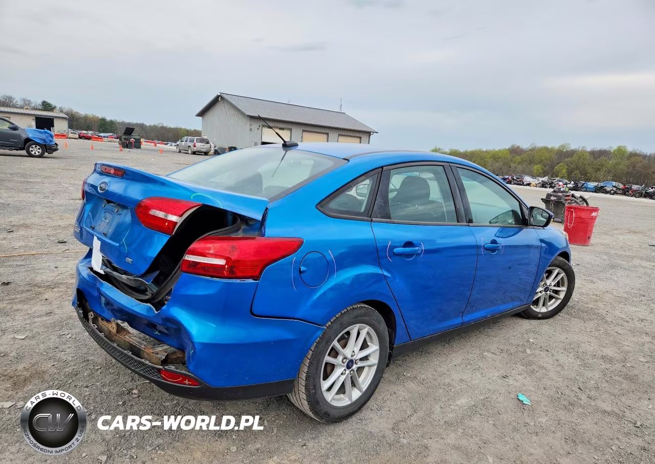 2015 Ford Focus Se VIN:1FADP3F21FL214077 - 3