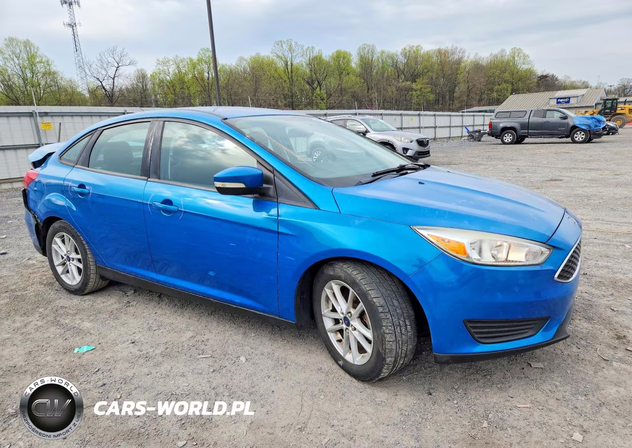 2015 Ford Focus Se VIN:1FADP3F21FL214077 - 4