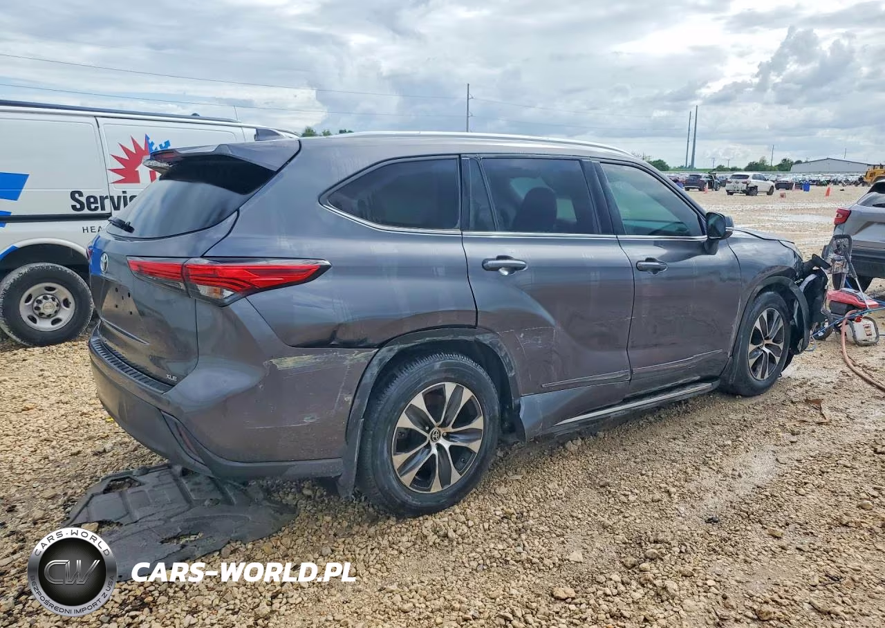 2022 Toyota Highlander Xle VIN:5TDGZRAH8NS558597 - 3