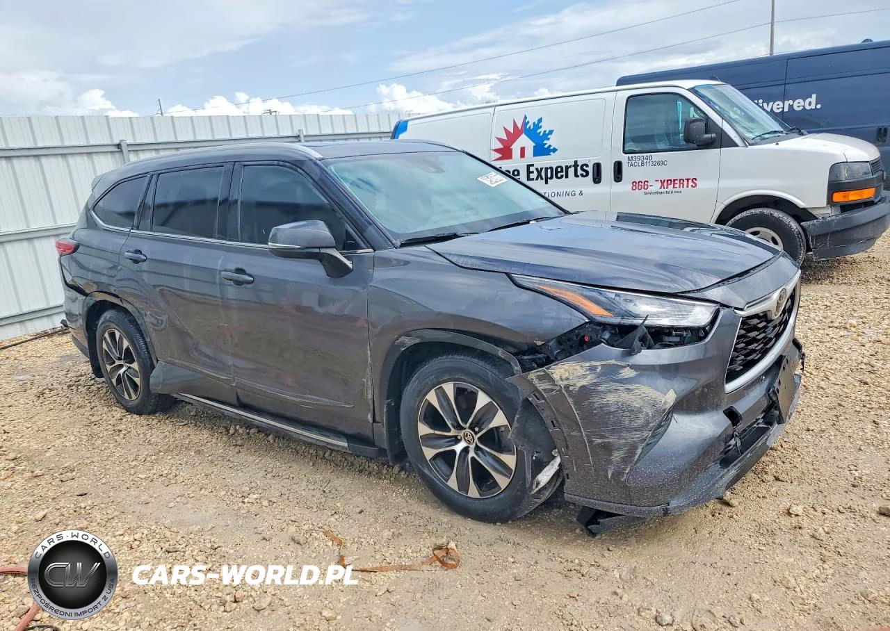 2022 Toyota Highlander Xle VIN:5TDGZRAH8NS558597 - 4