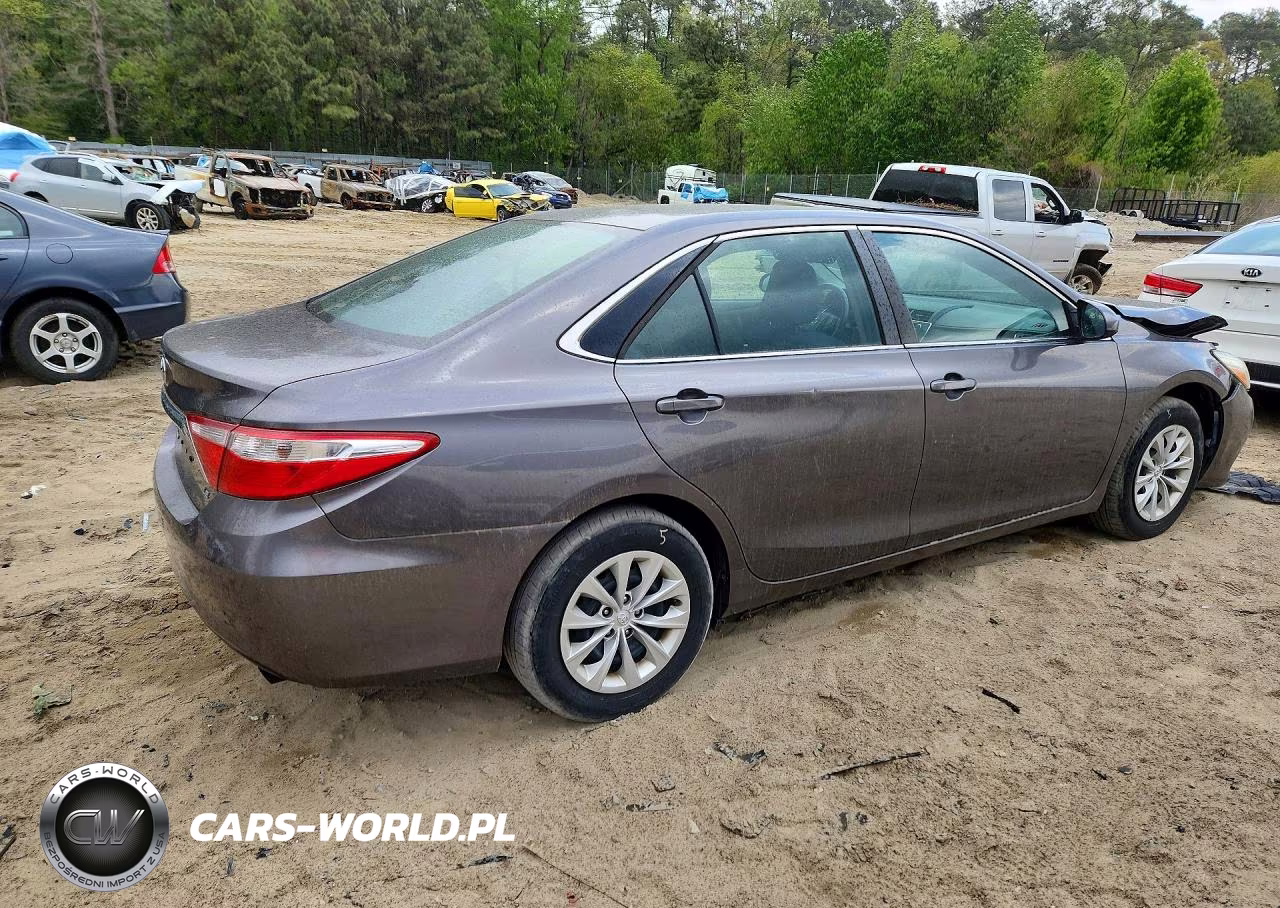 2016 Toyota Camry Le VIN:4T4BF1FK7GR519007 - 3
