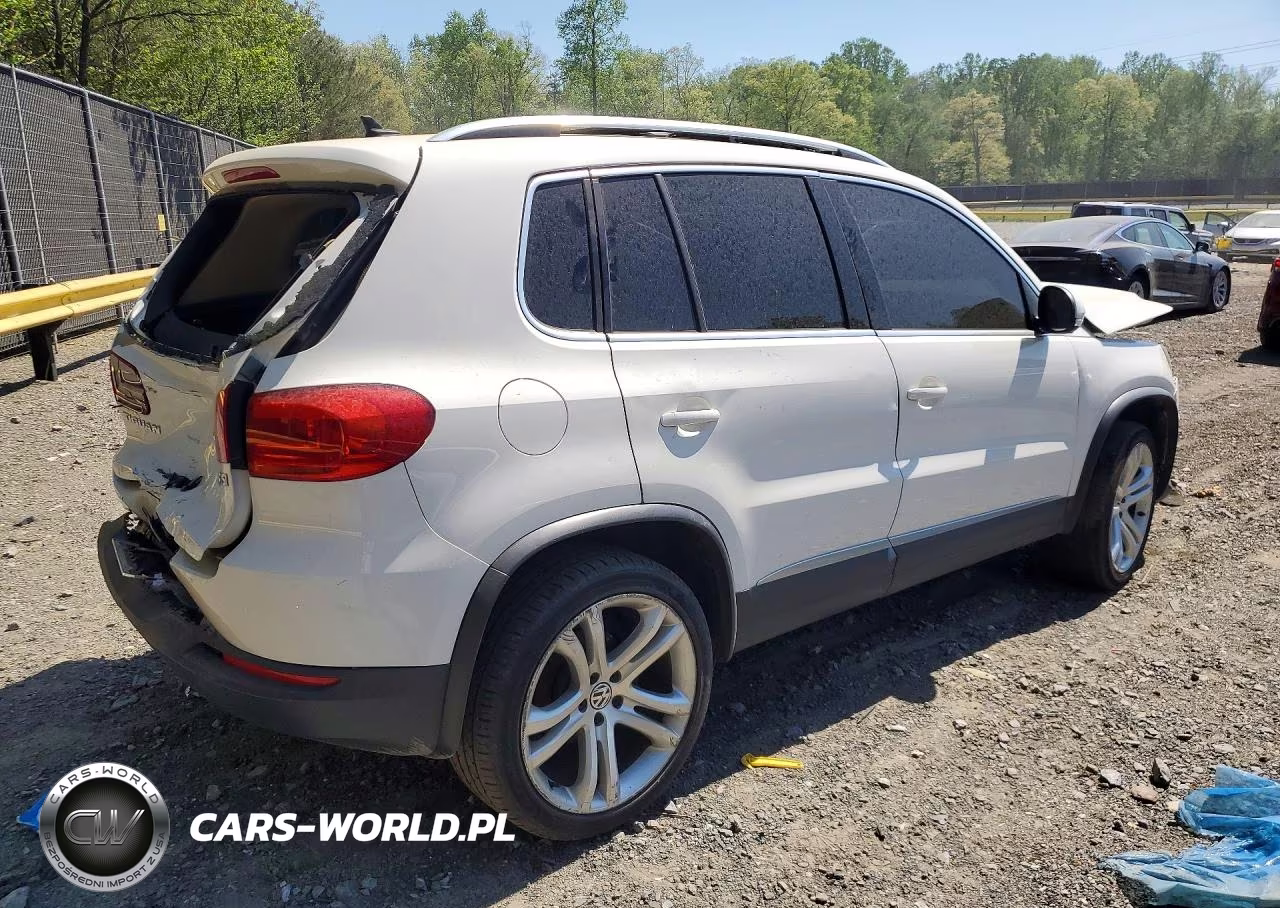 2012 Volkswagen Tiguan VIN:WVGAV7AX9CW002286 - 3