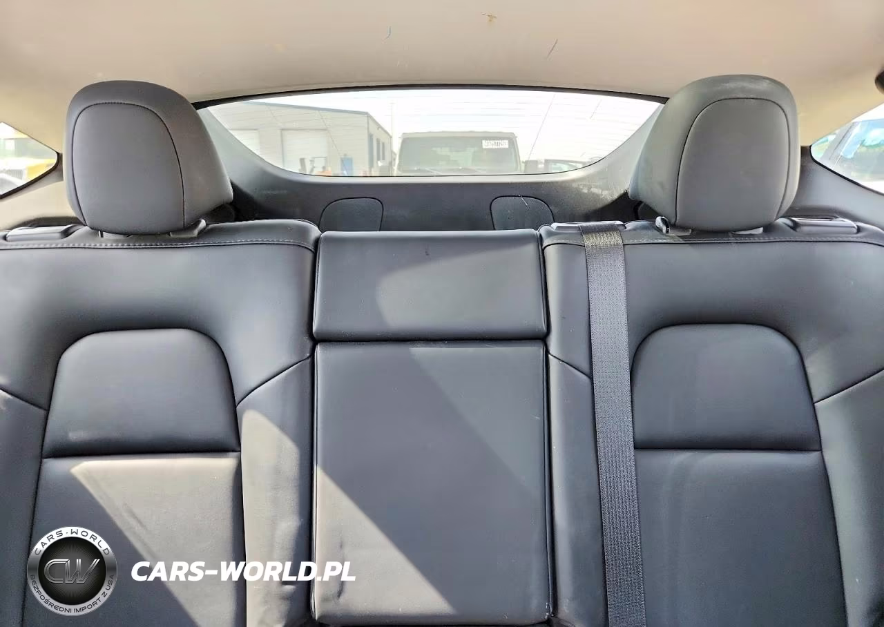 2022 Tesla Model Y VIN:7SAYGDEE2NF574931 - 10