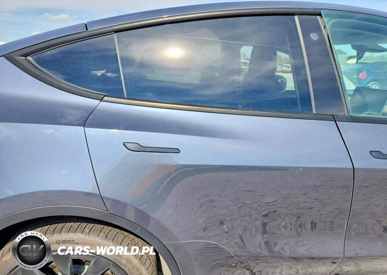 2022 Tesla Model Y VIN:7SAYGDEE2NF574931 - 11