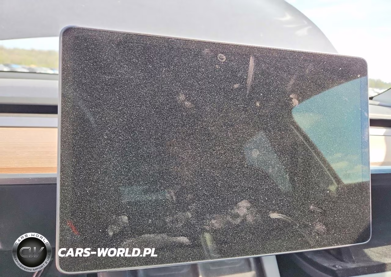 2022 Tesla Model Y VIN:7SAYGDEE2NF574931 - 9