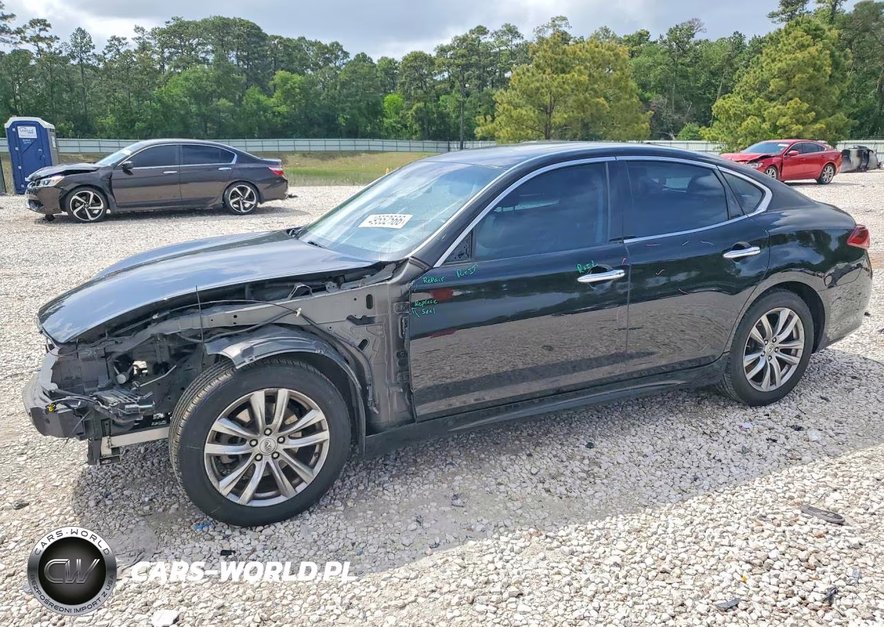 2015 Infiniti Q70 3.7