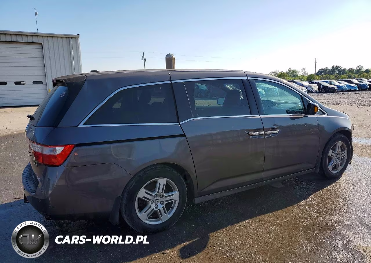 2013 Honda Odyssey Touring VIN:5FNRL5H96DB002115 - 3