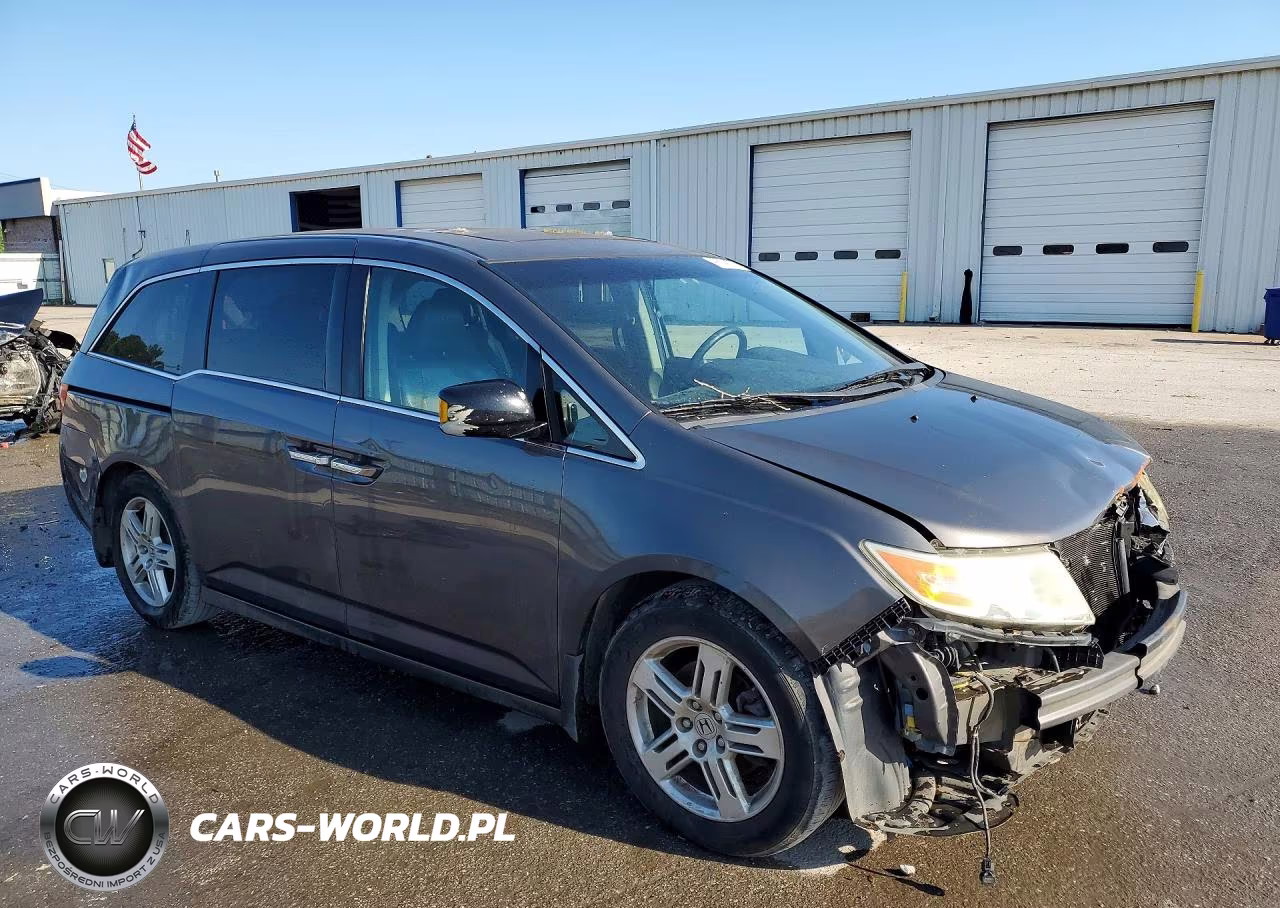 2013 Honda Odyssey Touring VIN:5FNRL5H96DB002115 - 4
