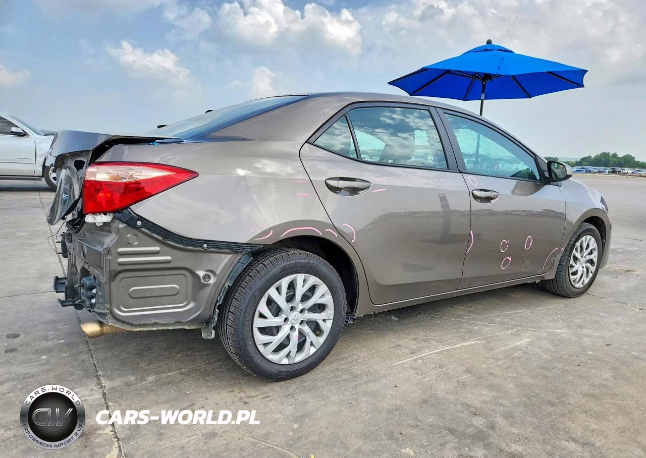 2017 Toyota Corolla Le VIN:2T1BURHE9HC829958 - 3