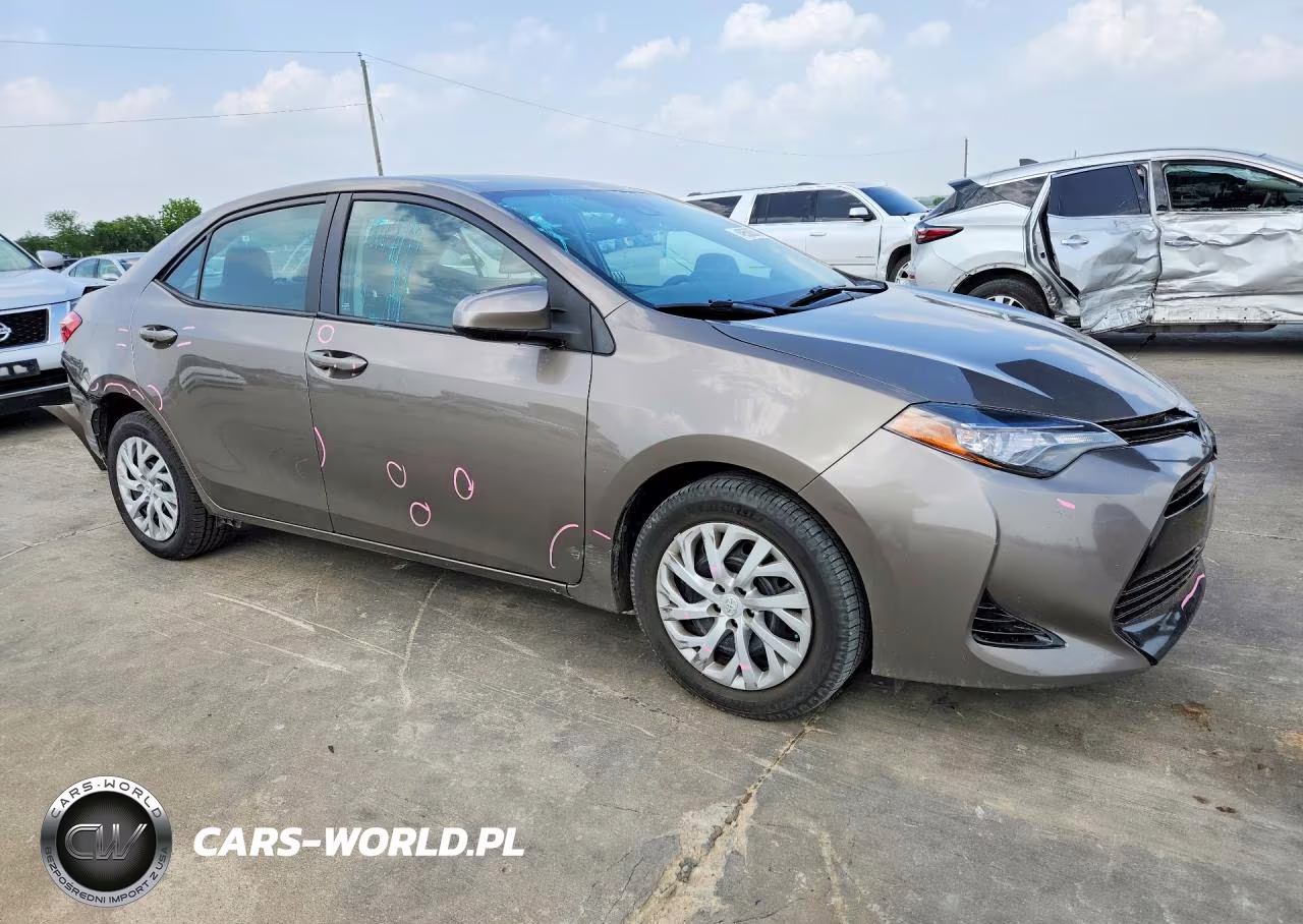 2017 Toyota Corolla Le VIN:2T1BURHE9HC829958 - 4