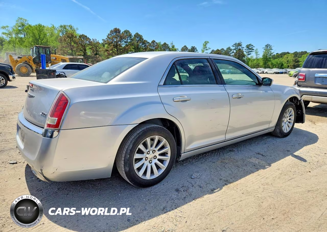 2012 Chrysler 300 VIN:2C3CCAAGXCH126733 - 3