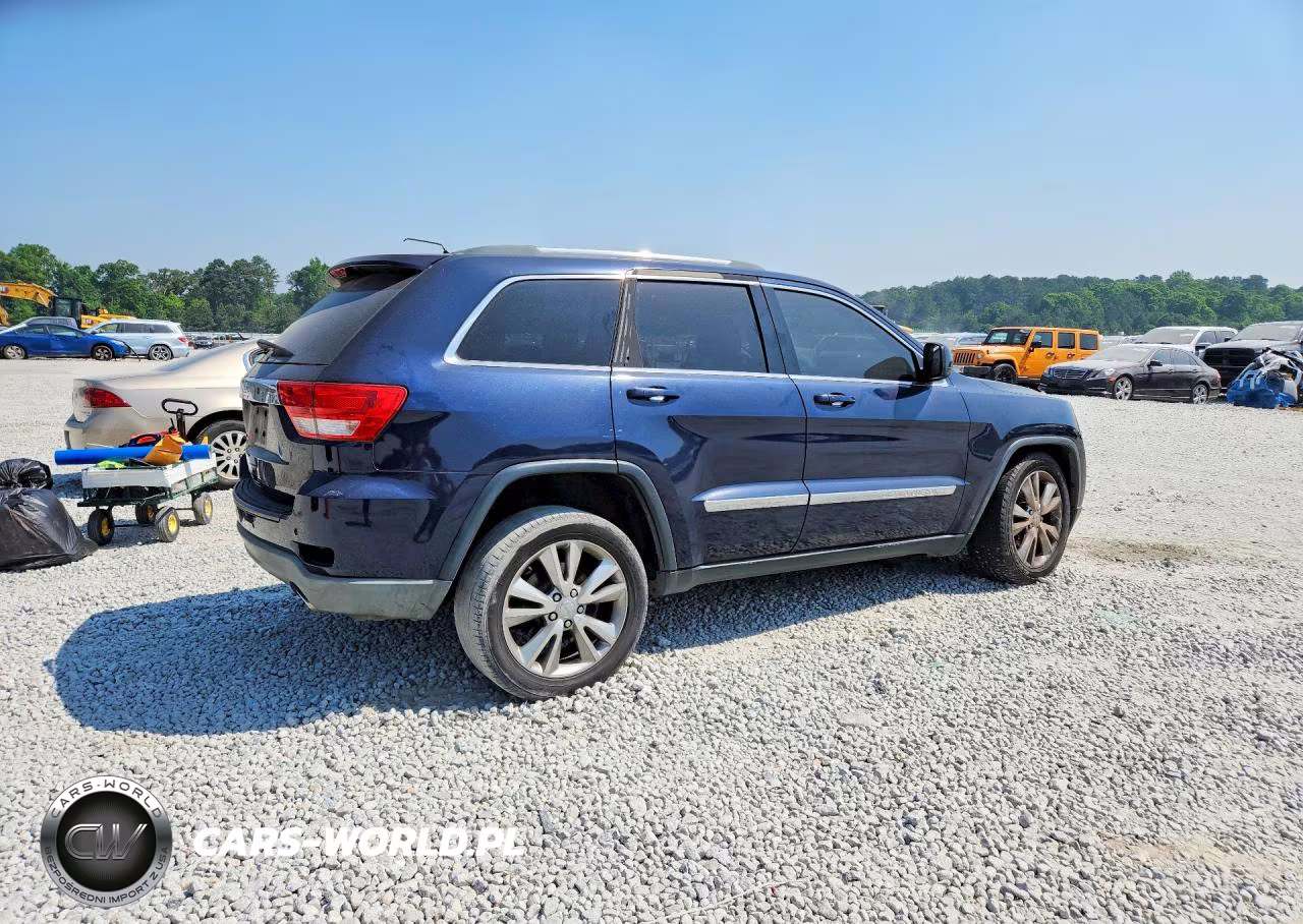 2013 Jeep Grand Cherokee Laredo VIN:1C4RJEAT8DC547306 - 3