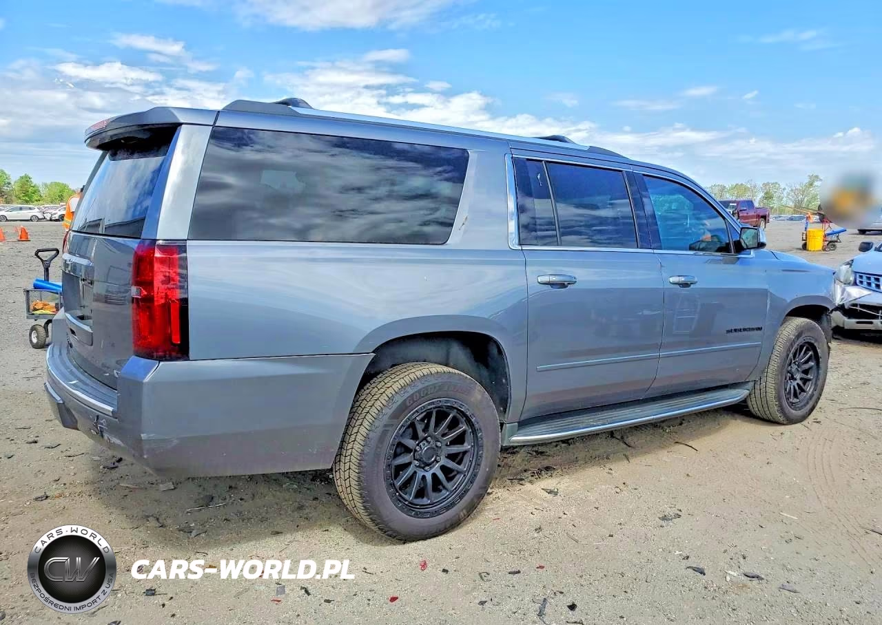 2018 Chevrolet Suburban K1500 Premier VIN:1GNSKJKC5JR275352 - 3