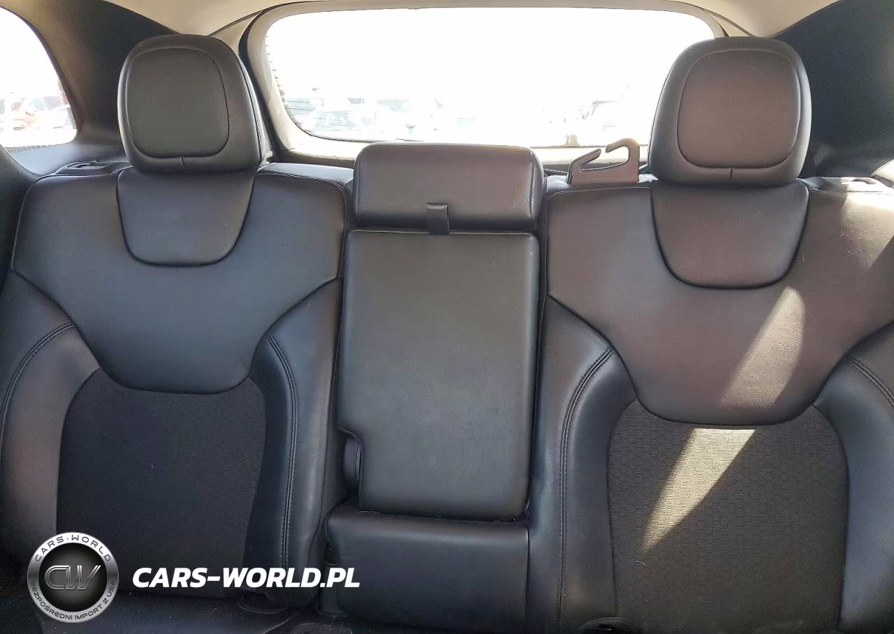 2020 Jeep Cherokee Latitude Plus VIN:1C4PJMLB5LD584344 - 10