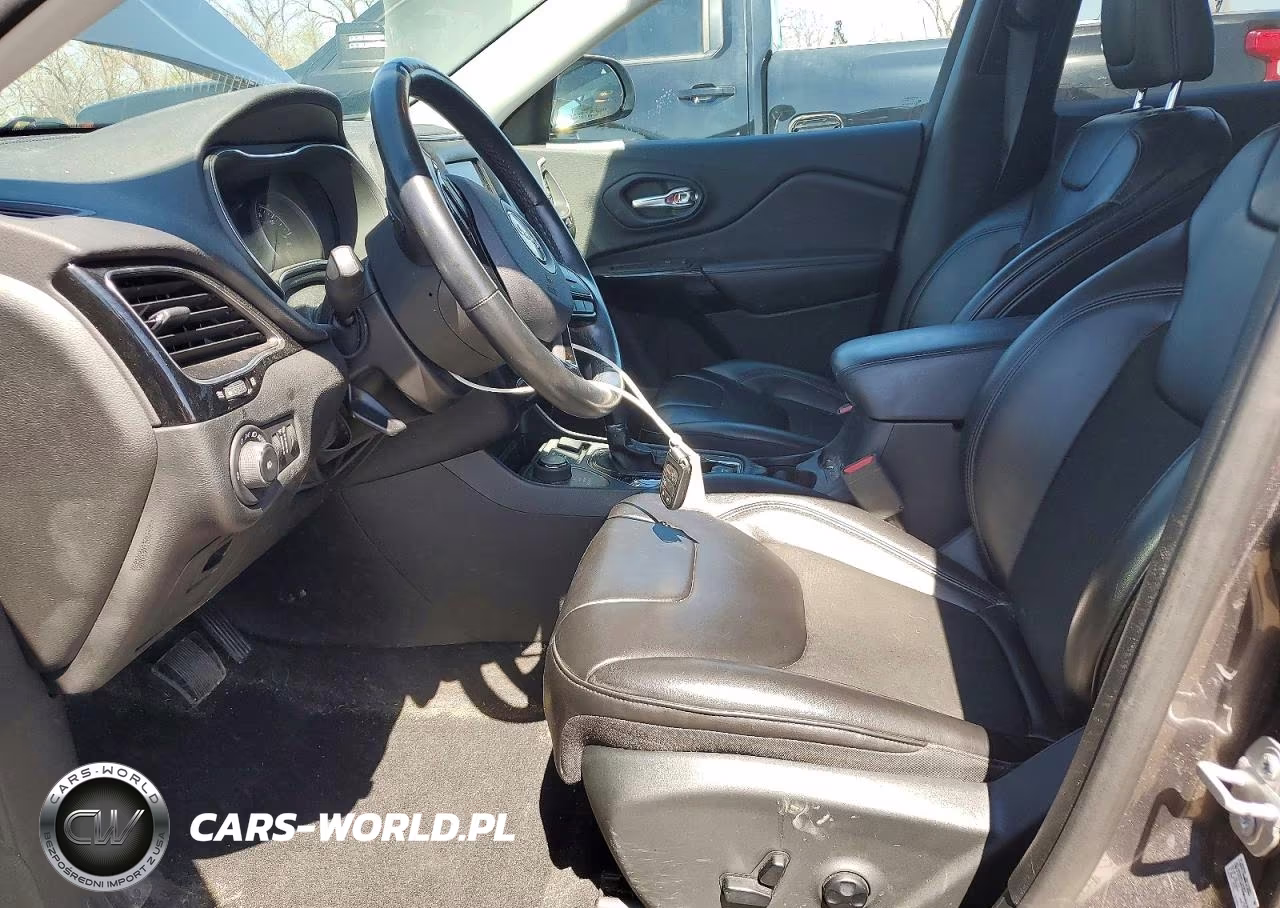 2020 Jeep Cherokee Latitude Plus VIN:1C4PJMLB5LD584344 - 7