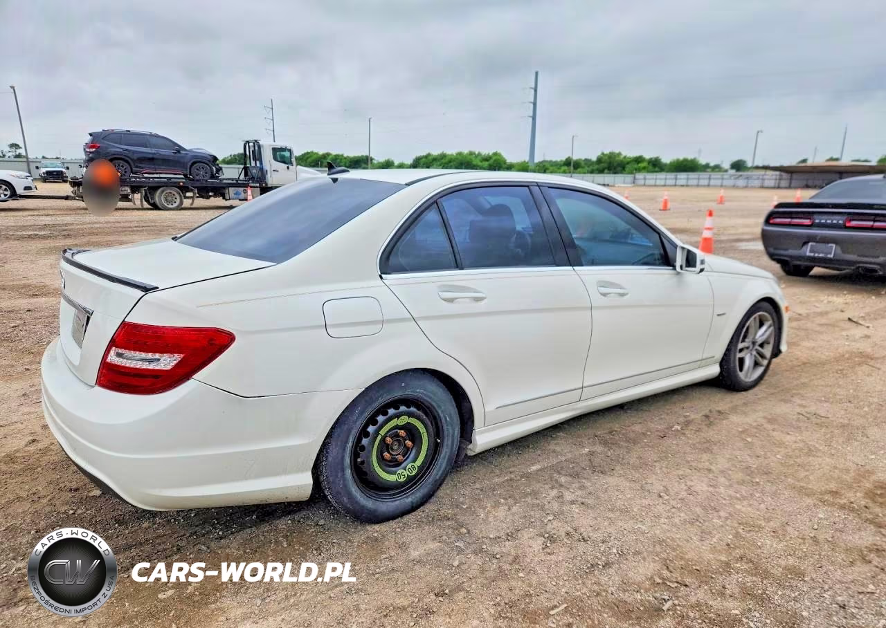2012 Mercedes-Benz C 250 VIN:WDDGF4HB2CA631993 - 3