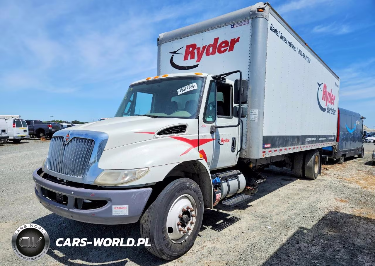 2018 International 4300 Box Truck