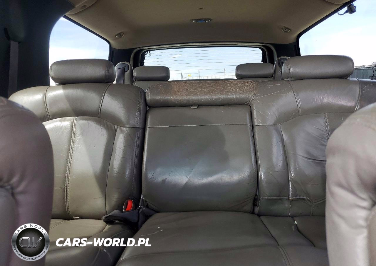 2000 Chevrolet Suburban K1500 VIN:3GNFK16T3YG179242 - 10