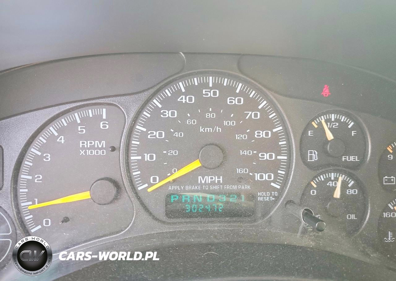 2000 Chevrolet Suburban K1500 VIN:3GNFK16T3YG179242 - 9