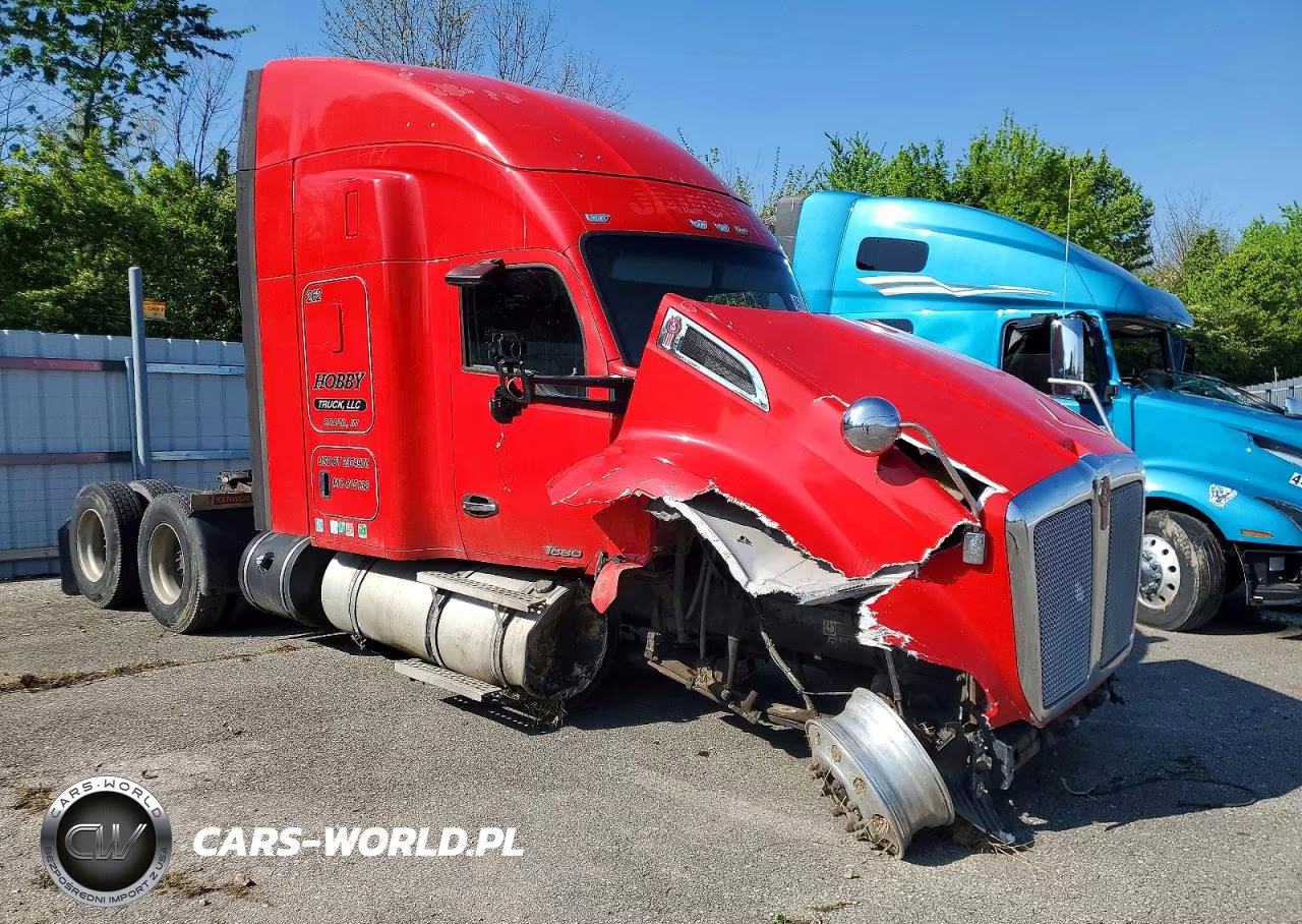 2014 Kenworth T680 Semi Truck