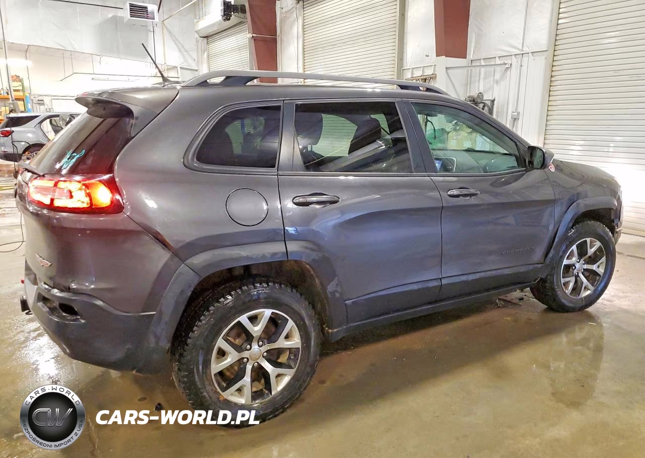 2015 Jeep Cherokee Trailhawk VIN:1C4PJMBS3FW520846 - 3