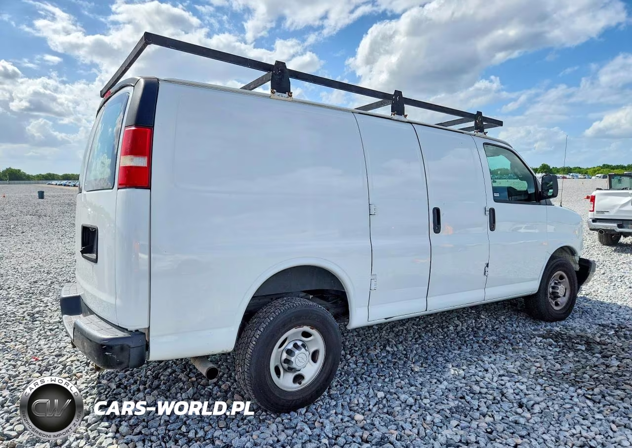 2018 Chevrolet Express G2500 VIN:1GCWGAFP1J1172162 - 3