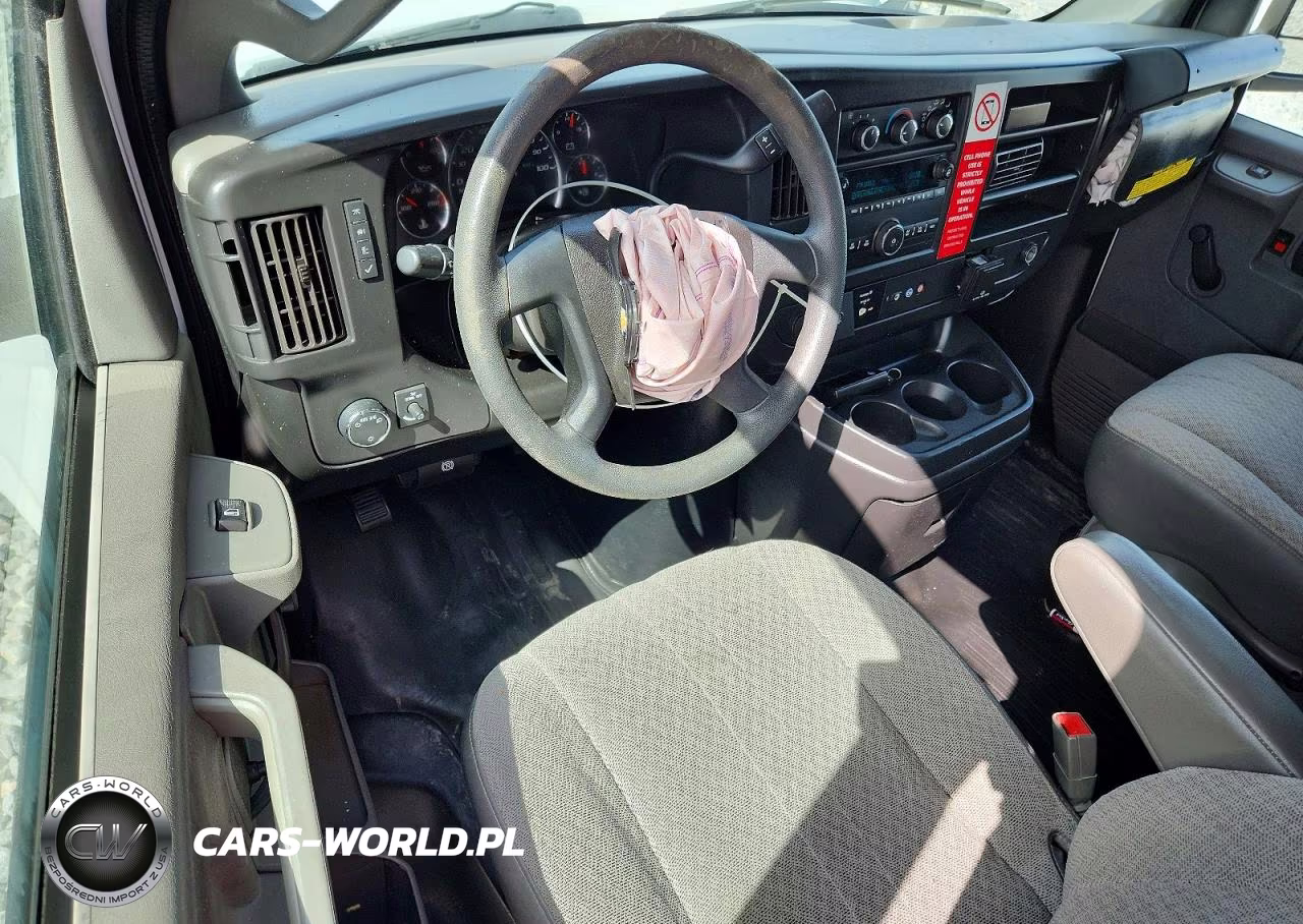 2018 Chevrolet Express G2500 VIN:1GCWGAFP1J1172162 - 8