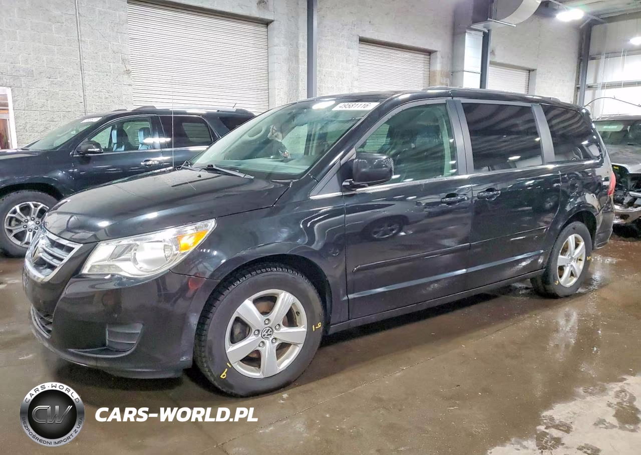 2011 Volkswagen Routan Se