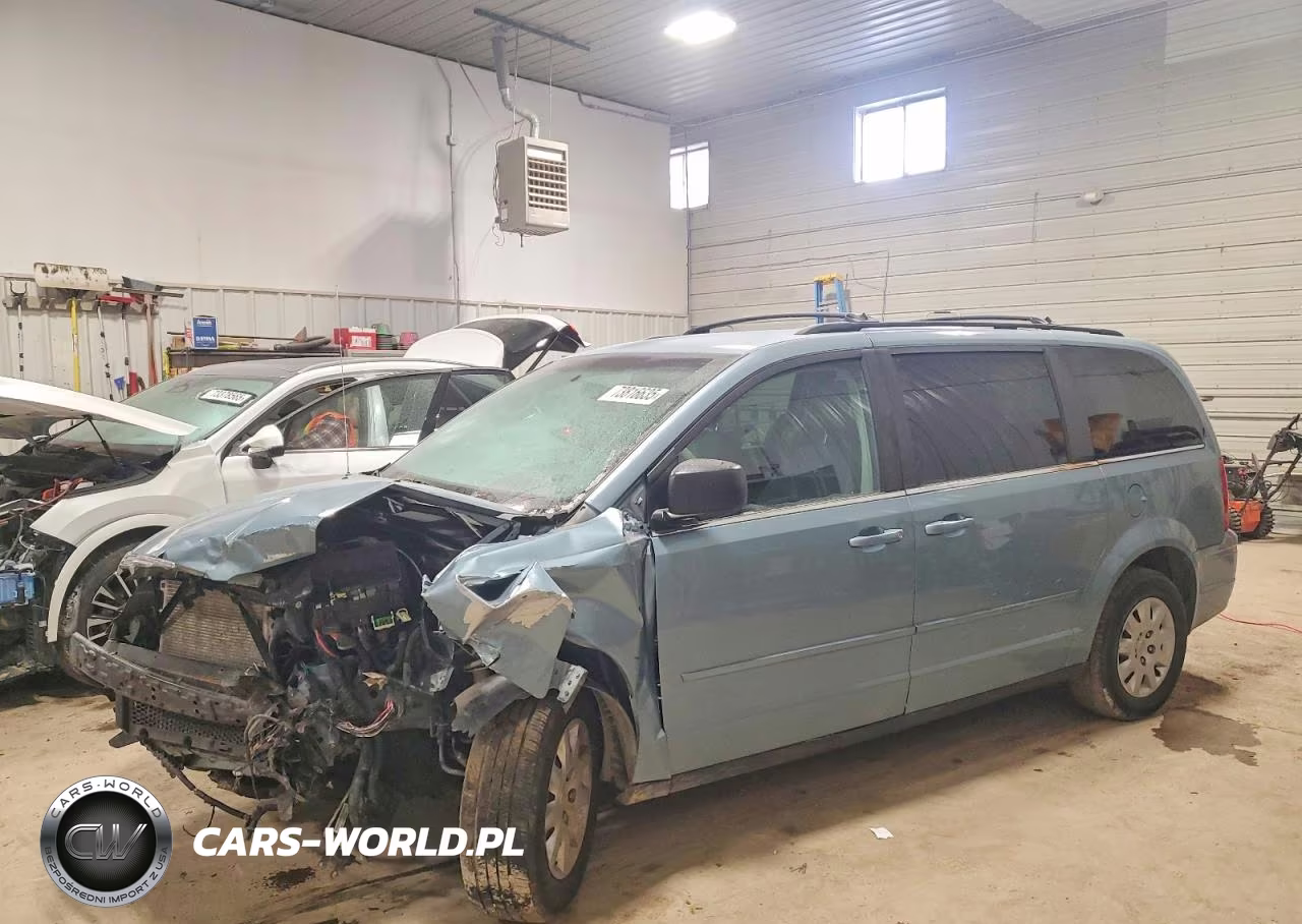 2010 Chrysler Town & Country Lx