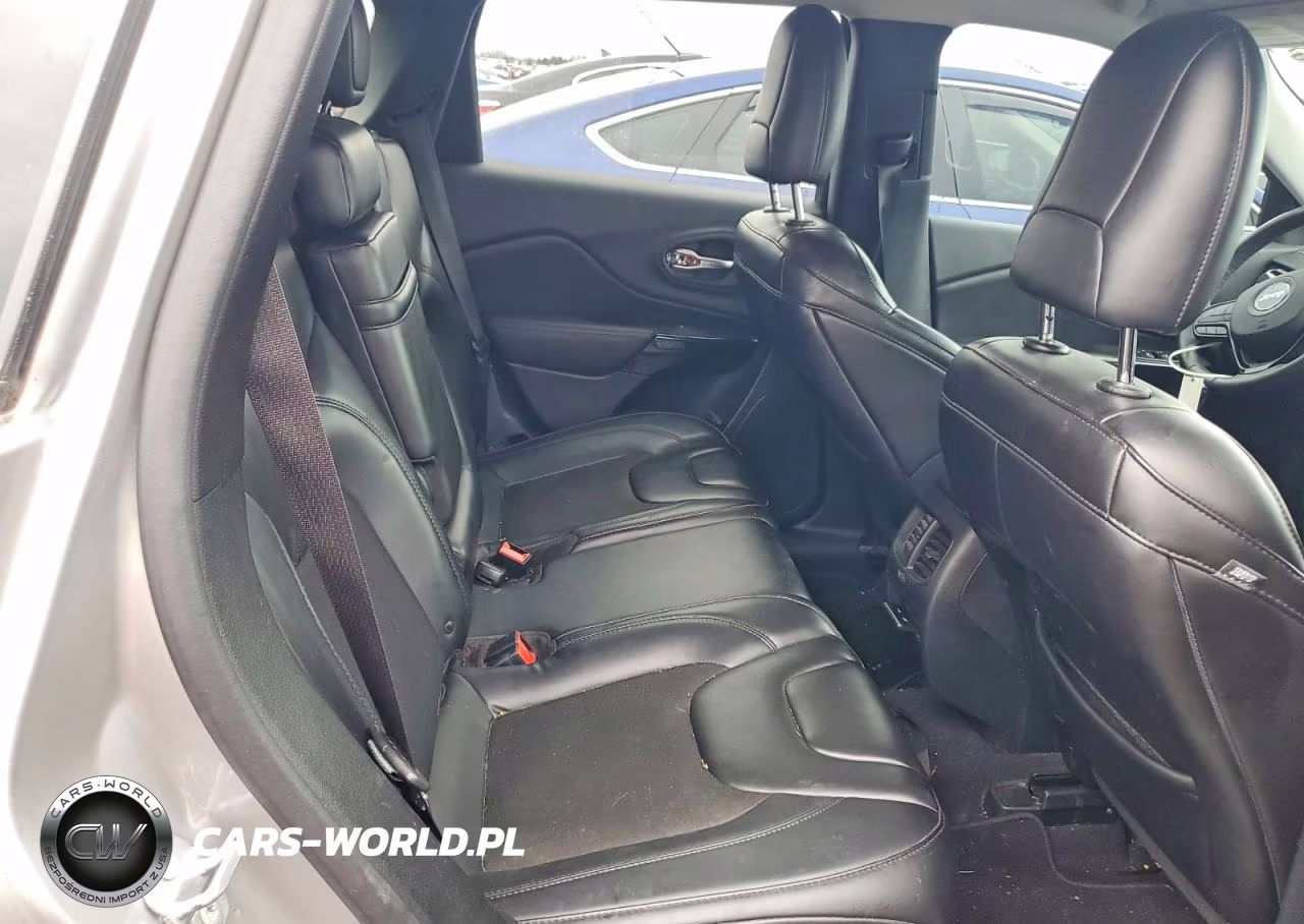 2019 Jeep Cherokee Latitude Plus VIN:1C4PJLLB4KD384225 - 10