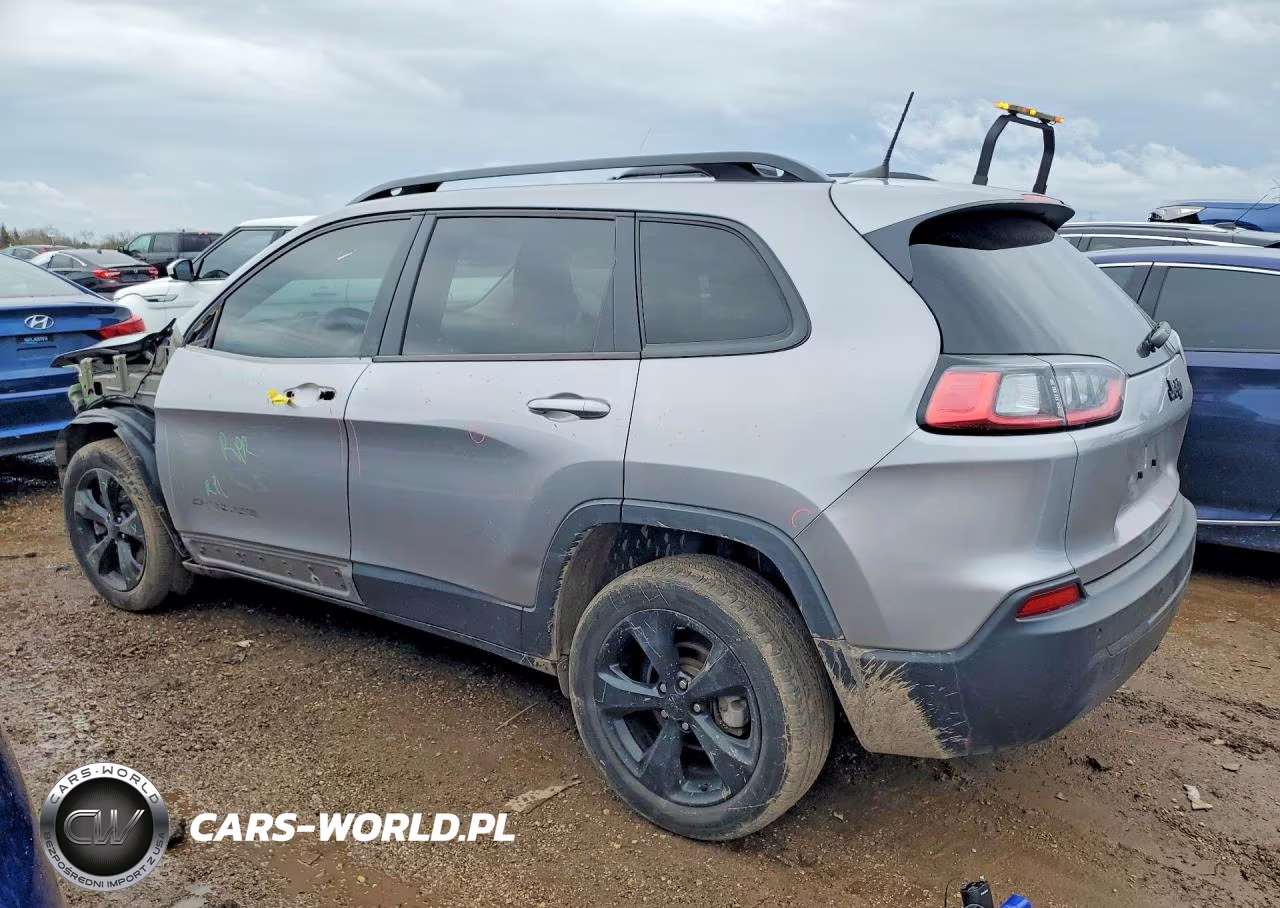 2019 Jeep Cherokee Latitude Plus VIN:1C4PJLLB4KD384225 - 2