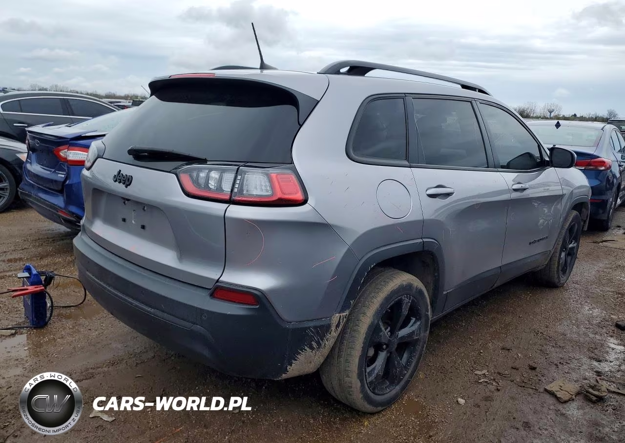 2019 Jeep Cherokee Latitude Plus VIN:1C4PJLLB4KD384225 - 3