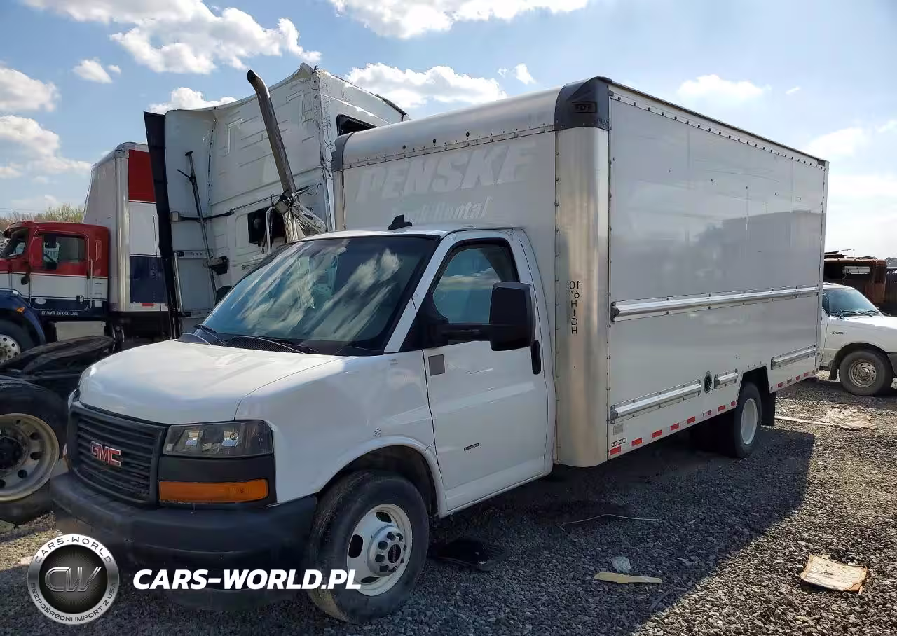 2022 GMC Savana Box Truck