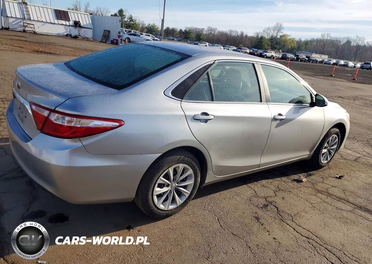 2017 Toyota Camry Le VIN:4T1BF1FK8HU334248 - 3