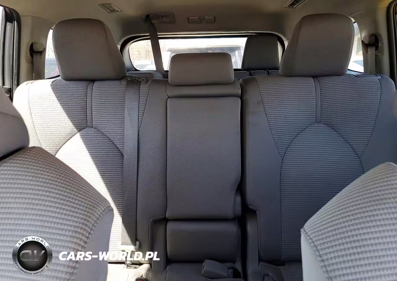 2023 Toyota Highlander L VIN:5TDKDRAH4PS020586 - 10
