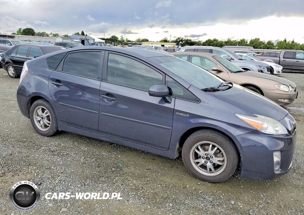 2011 Toyota Prius Four VIN:JTDKN3DU1B0252299 - 4