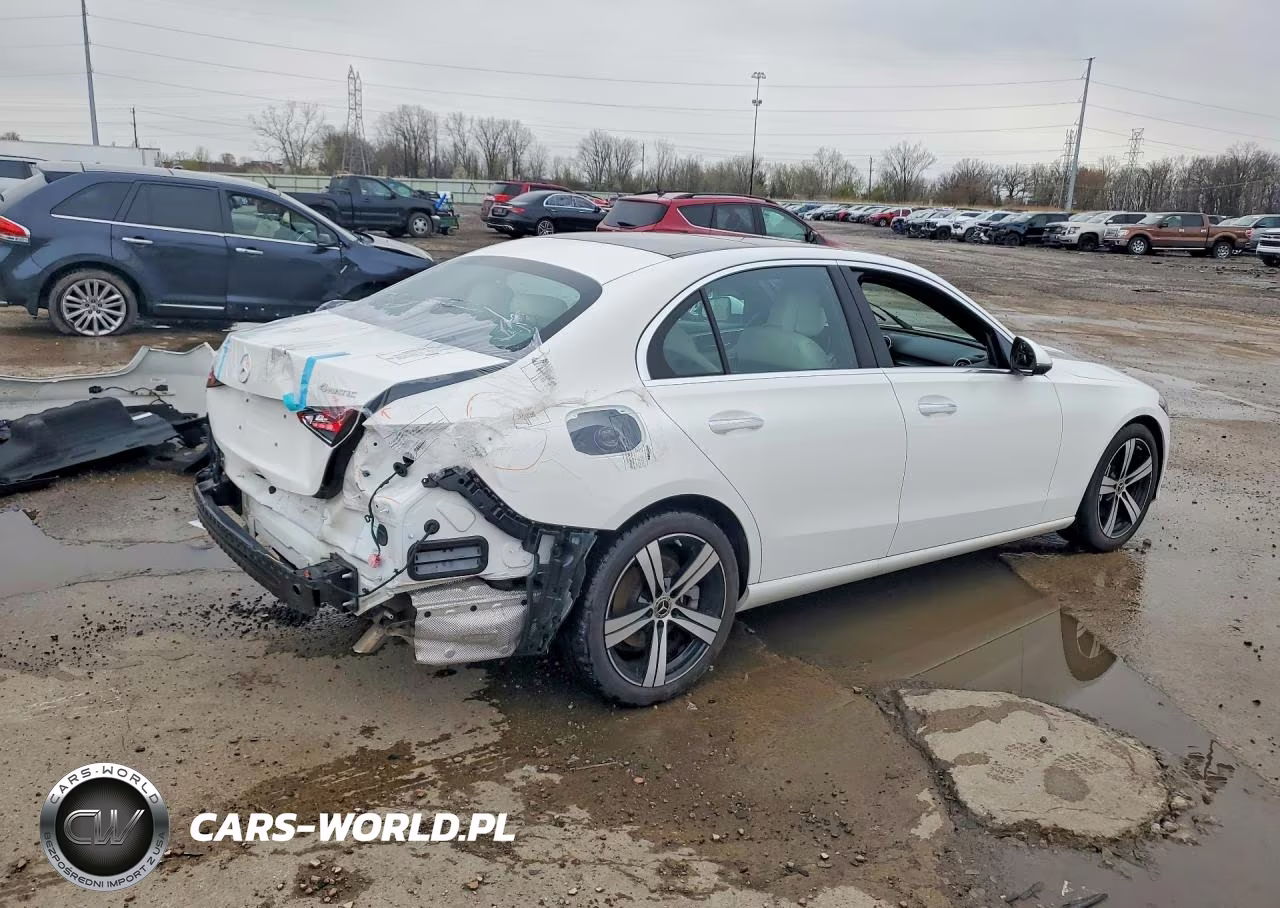 2024 Mercedes-Benz C 300 4Matic VIN:W1KAF4HB8RR173800 - 3